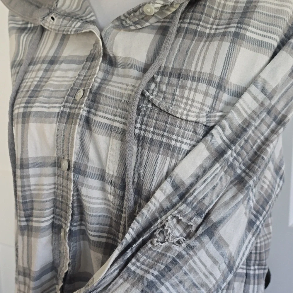 American Eagle Outfitters Gray and White Plaid Button-Down Shirt - Picture 5 of 7